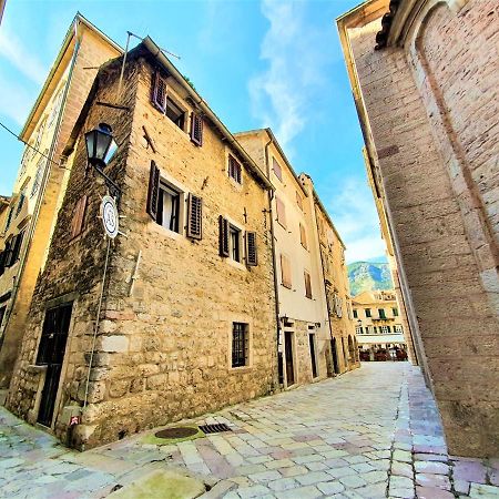 St.Tripun Apartment Kotor Exteriör bild