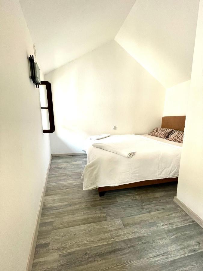 St.Tripun Apartment Kotor Exteriör bild